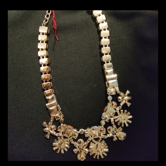 Daisy Angel necklace. New. - Picture 3 of 14